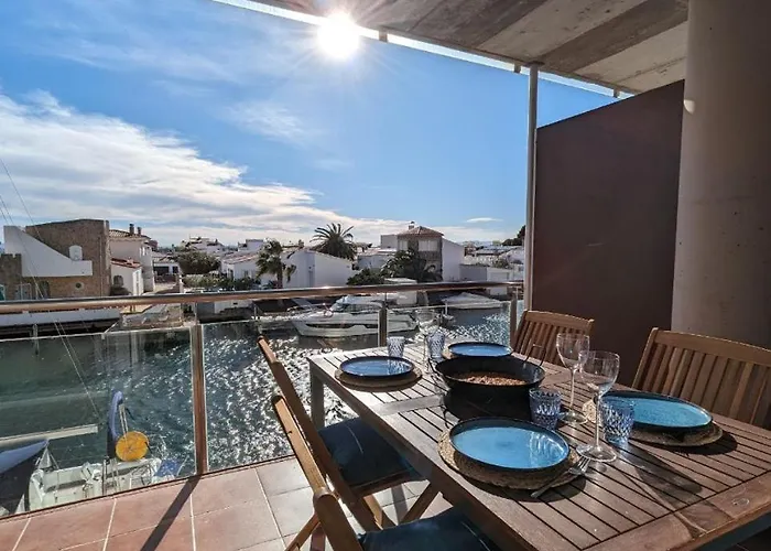 Apartamento En Roses Vistas Al Canal
