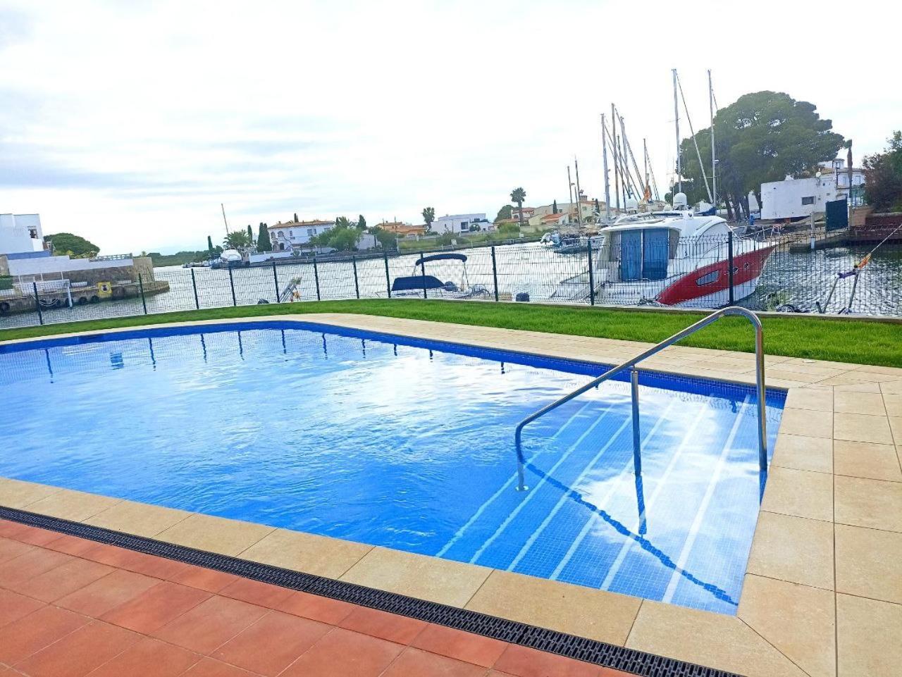 En Vistas Al Canal Apartment Roses